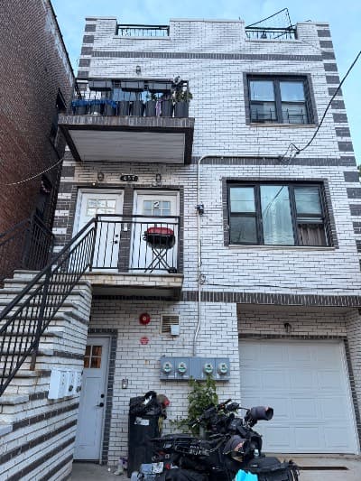 457 Lincoln Ave(1 bedroom apartment)